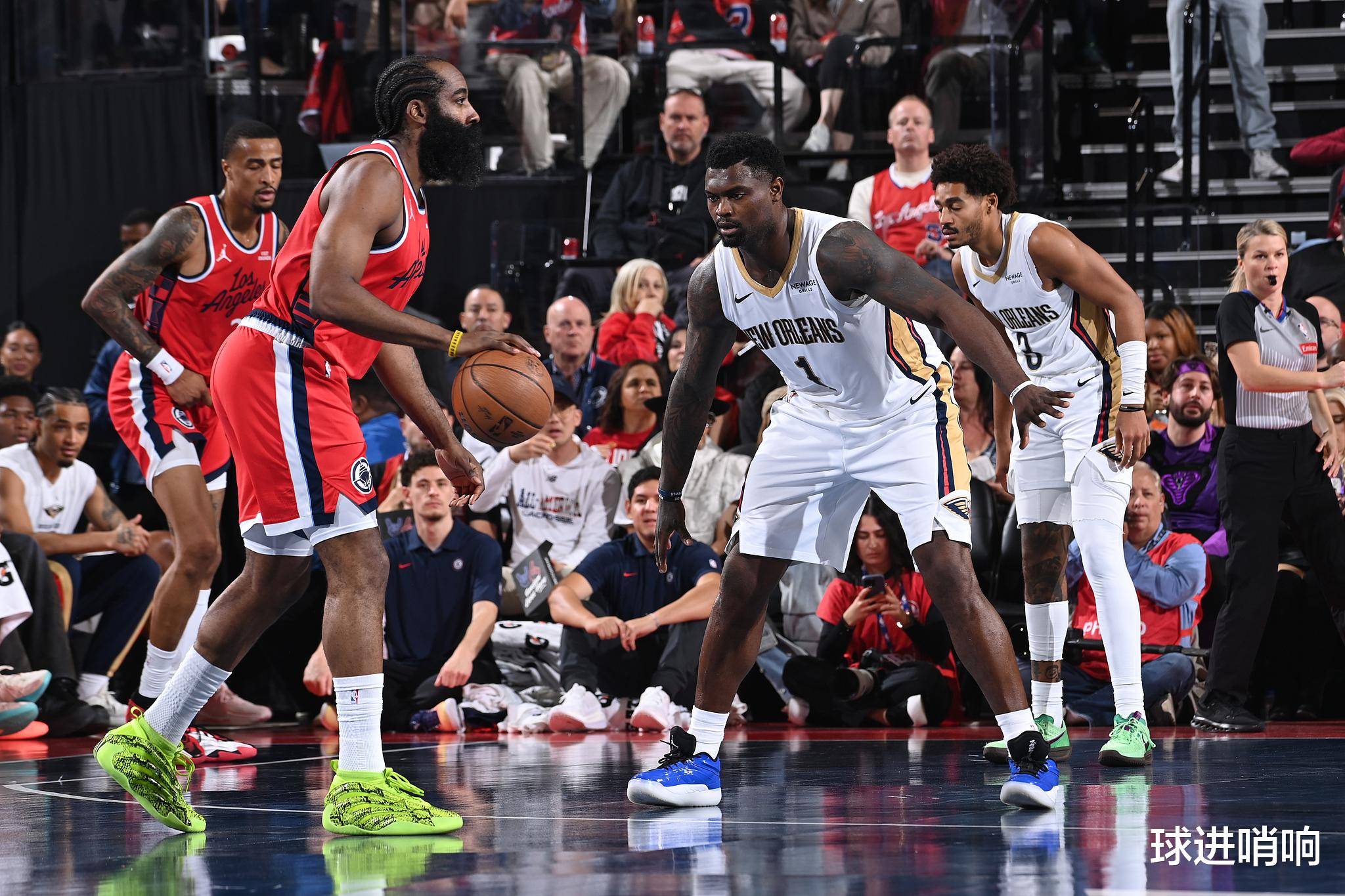 金年会娱乐今夜NBA常规赛传出新动向，菲尼克斯太阳绝杀压哨，管理层表态——悬念犹存，数据趋势出现新变化的简单介绍