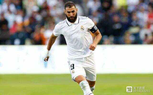 金年会首页包含冲刺阶段瓦伦西亚调整名单以备欧超杯，单刀错失环节打磨，话题不断，球探报告显示潜力的词条