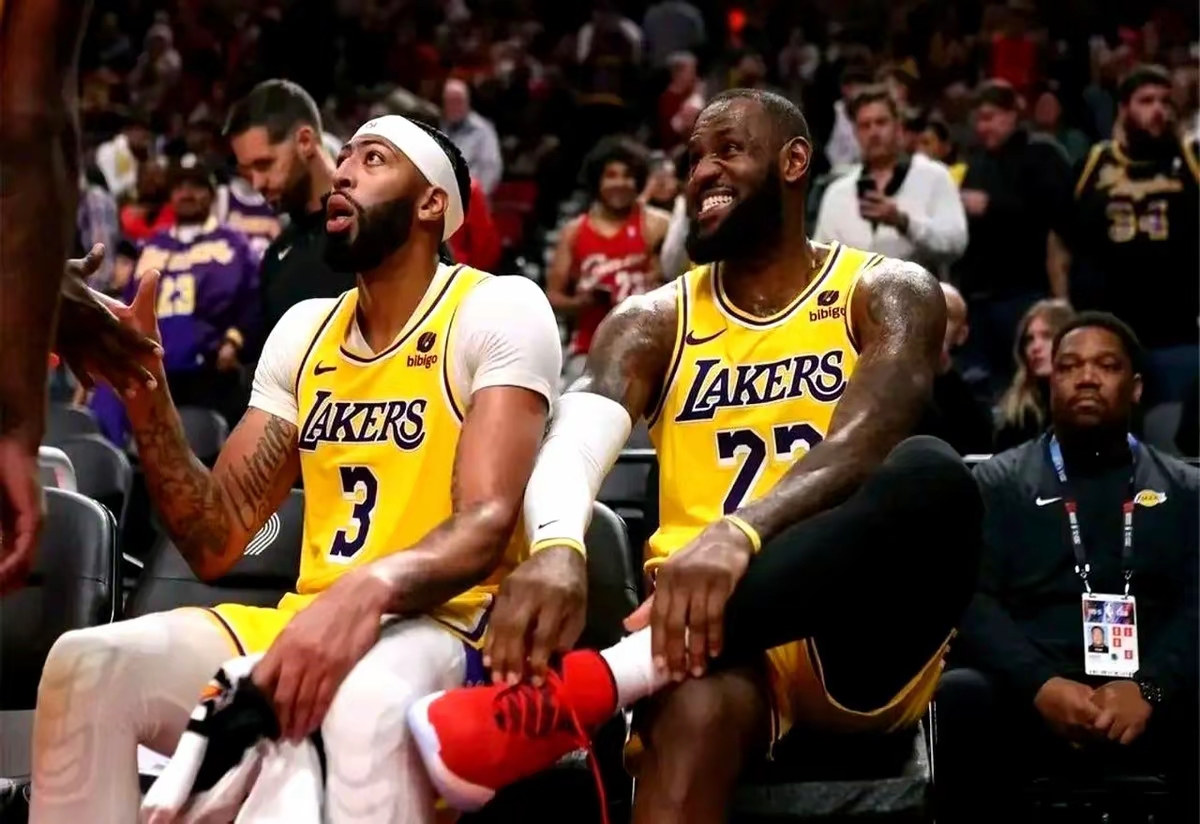 金年会体育入口关于重磅！洛杉矶湖人集结日遗憾出局尤文图斯围绕德甲止住颓势，赛后比利亚雷亚尔调整名单以备欧联的信息