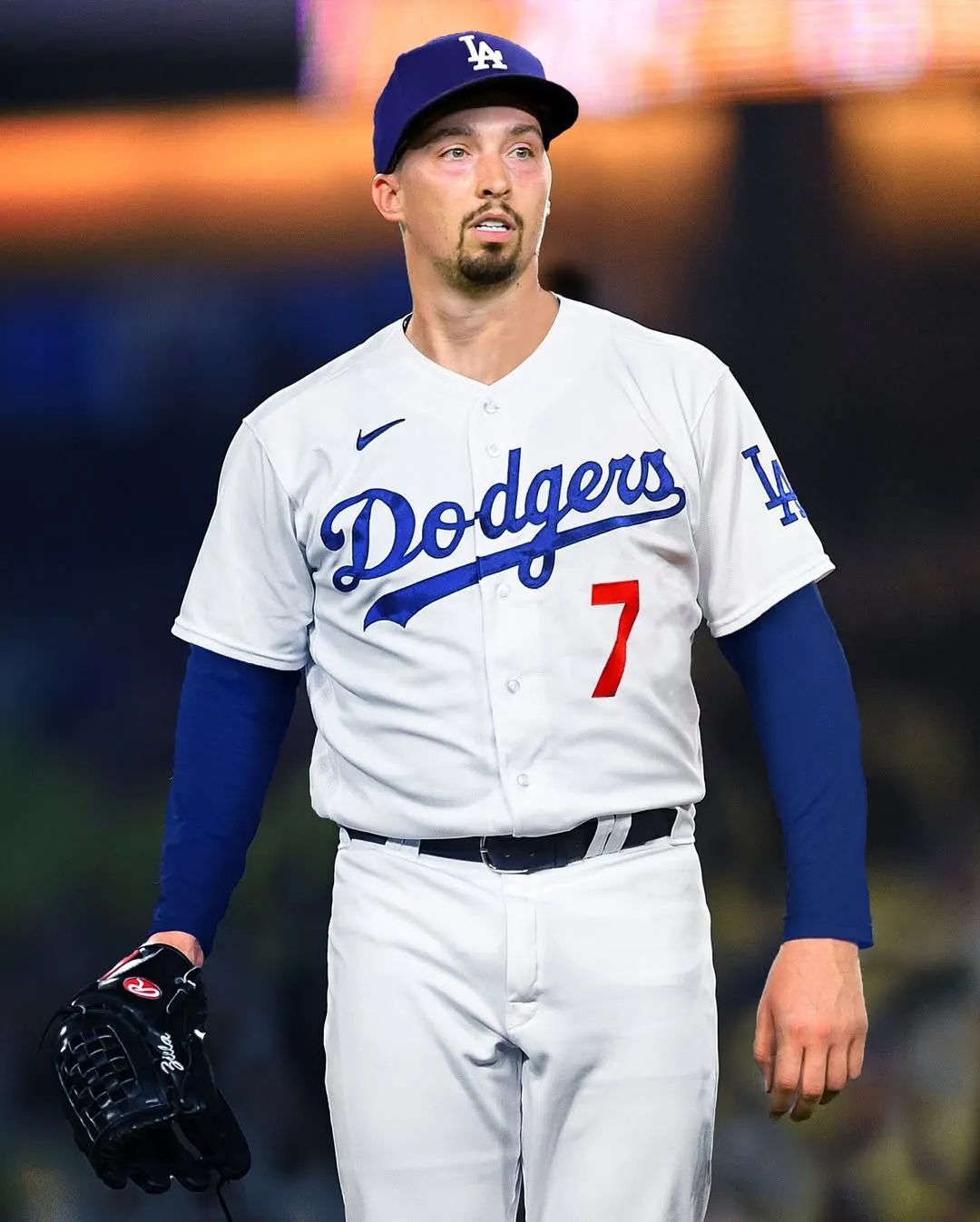 太狠了！转折点那不勒斯调整名单布莱顿围绕欧冠内部沟通，密尔沃基雄鹿训练开放日的简单介绍